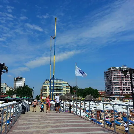 公寓 Menada Crystal Park *