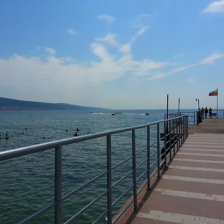 Menada Crystal Park * 阳光海滩