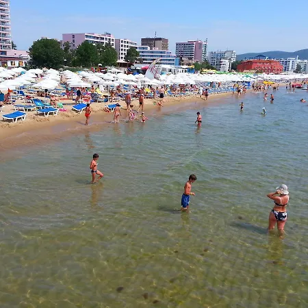 公寓 Menada Crystal Park *